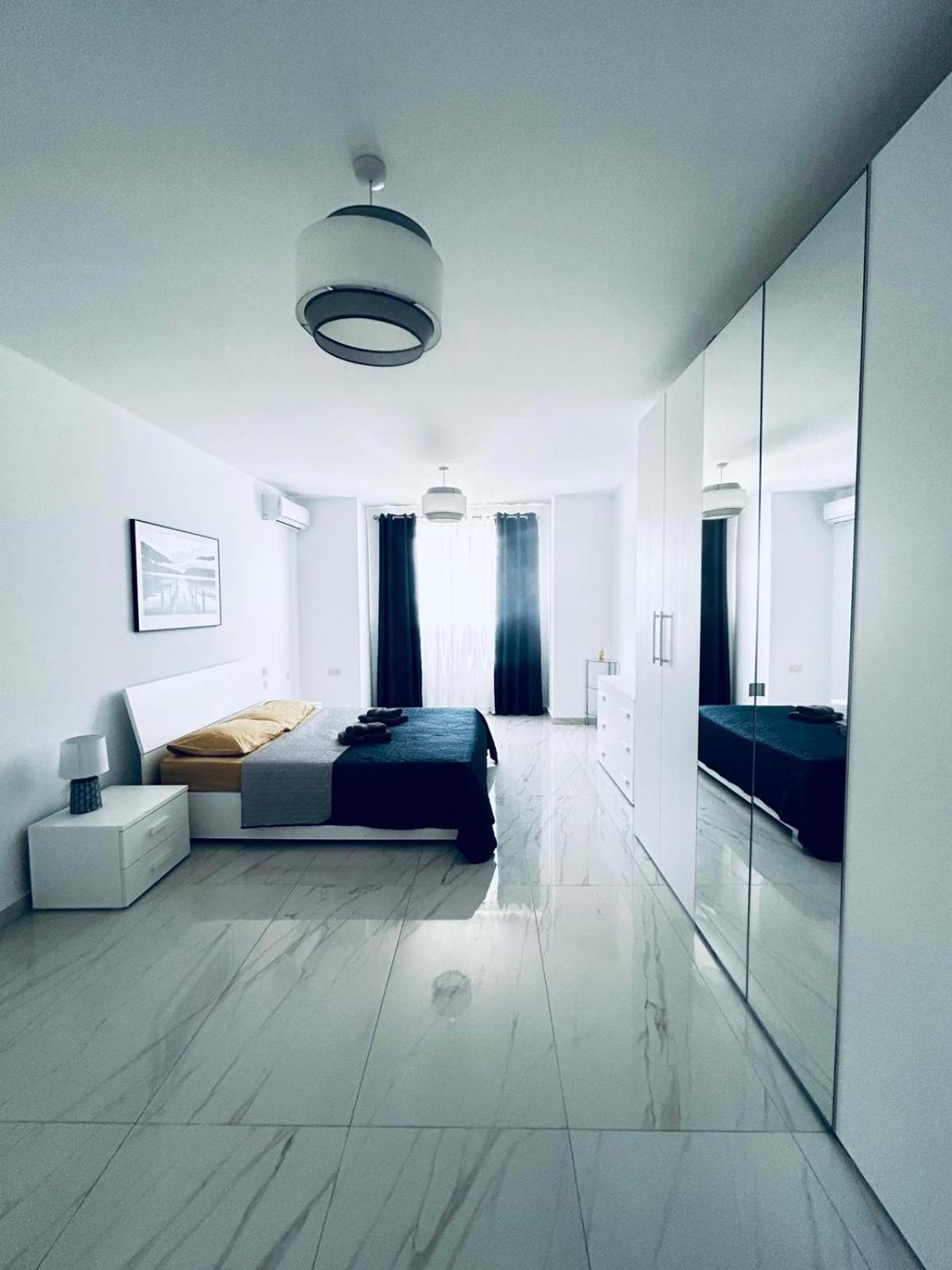 Bright And Spacious 3-bedroom - Tigne Point * Sliema
