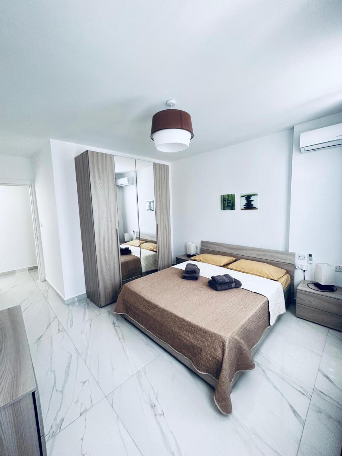 Bright And Spacious 3-bedroom - Tigne Point * Sliema