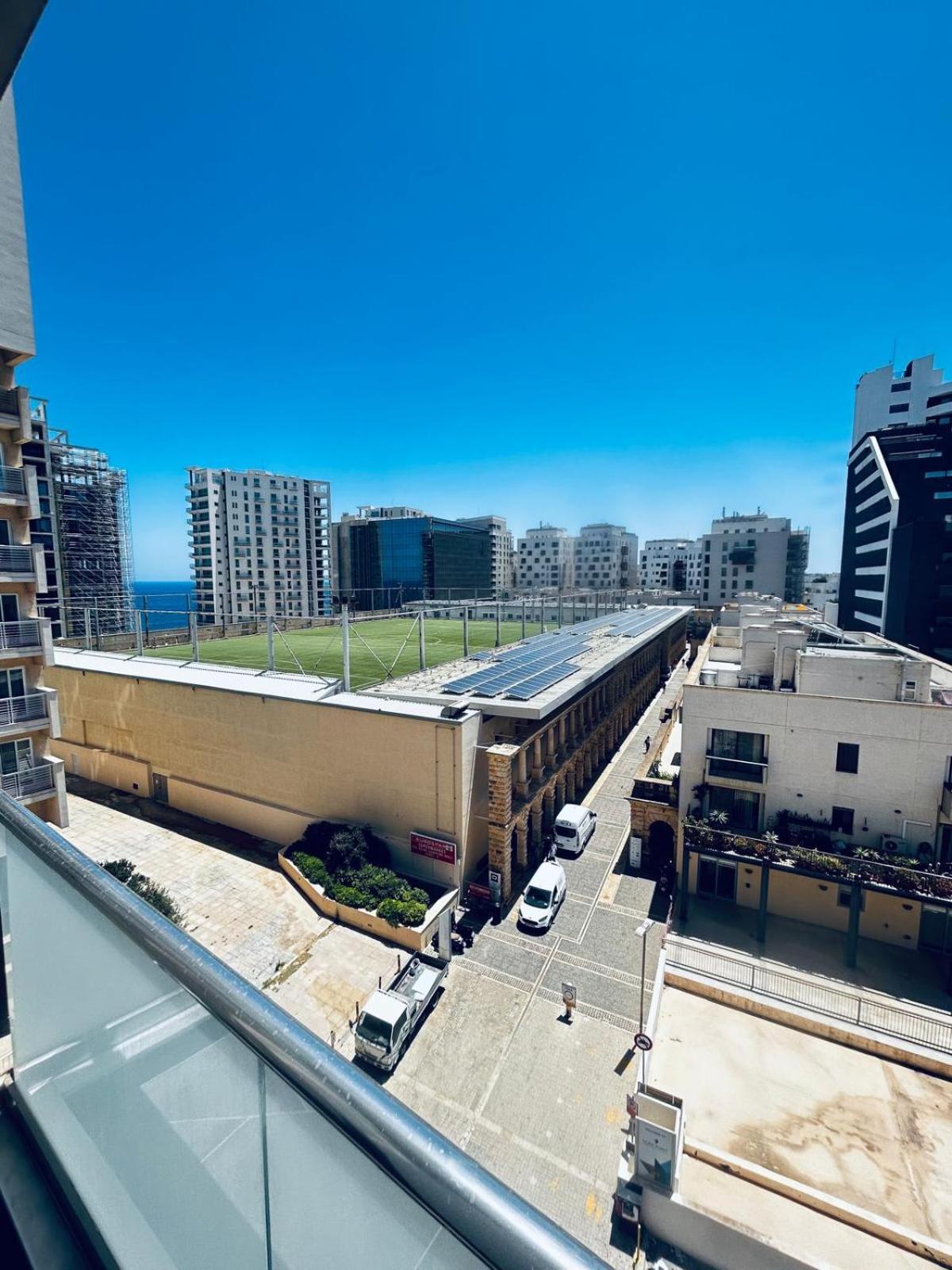 Apartment Bright And Spacious 3-bedroom - Tigne Point Sliema